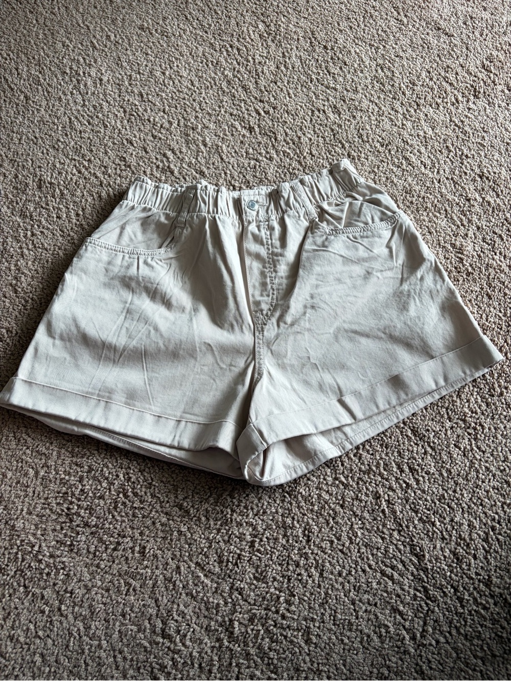 H&M High-Waist Elastic Shorts in Light Beige